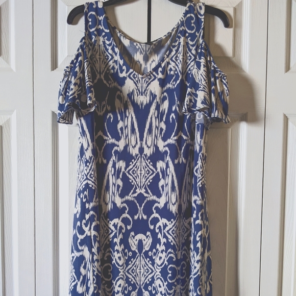 Adorable MSK cold shoulder dress - Picture 1 of 5